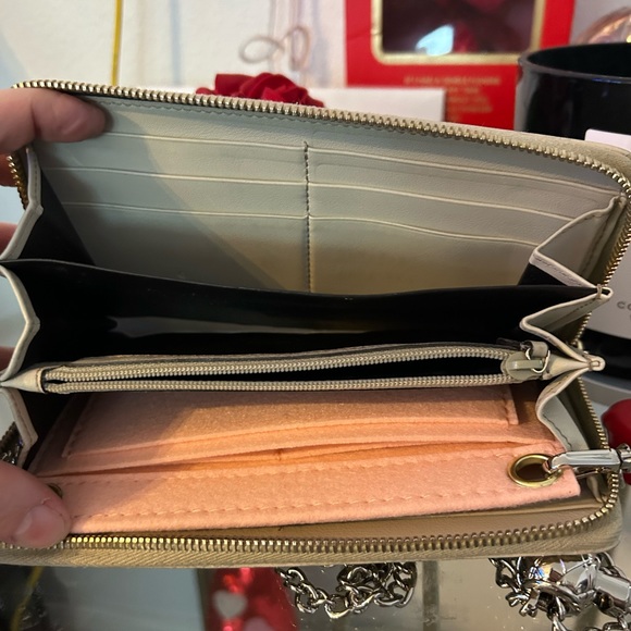 Gucci Wallet - Picture 4 of 6